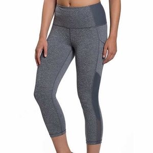 Kirkland Signature Ladies Tight Capri gray